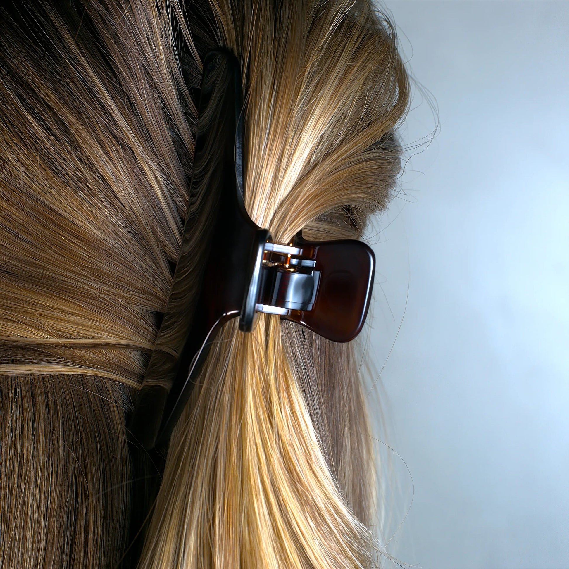 Bambi 10 internal spring mechanism close-up — durable hinge detail by Meera Studio Line