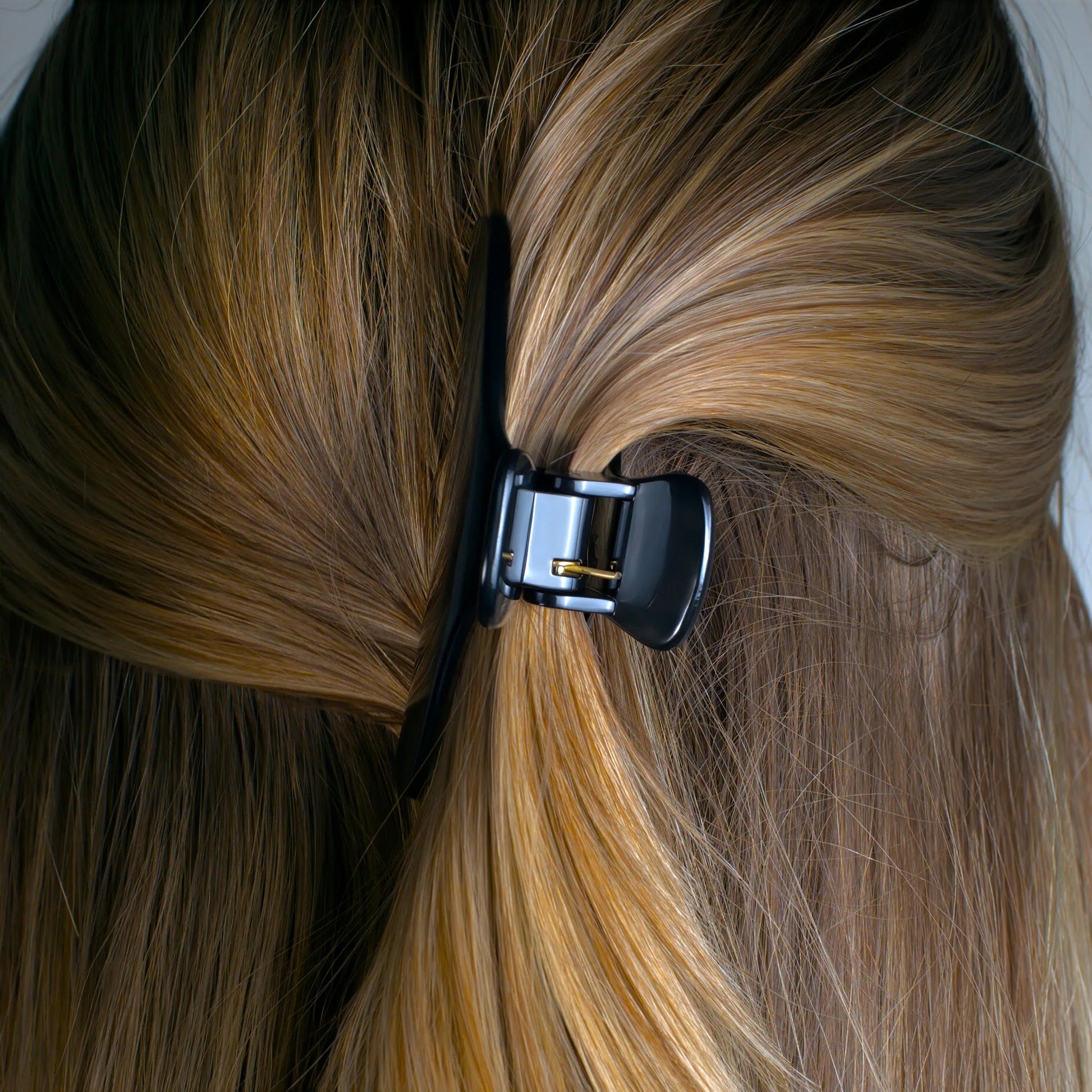 Bambi 8 internal spring mechanism close-up — durable hinge detail by Meera Studio Line
